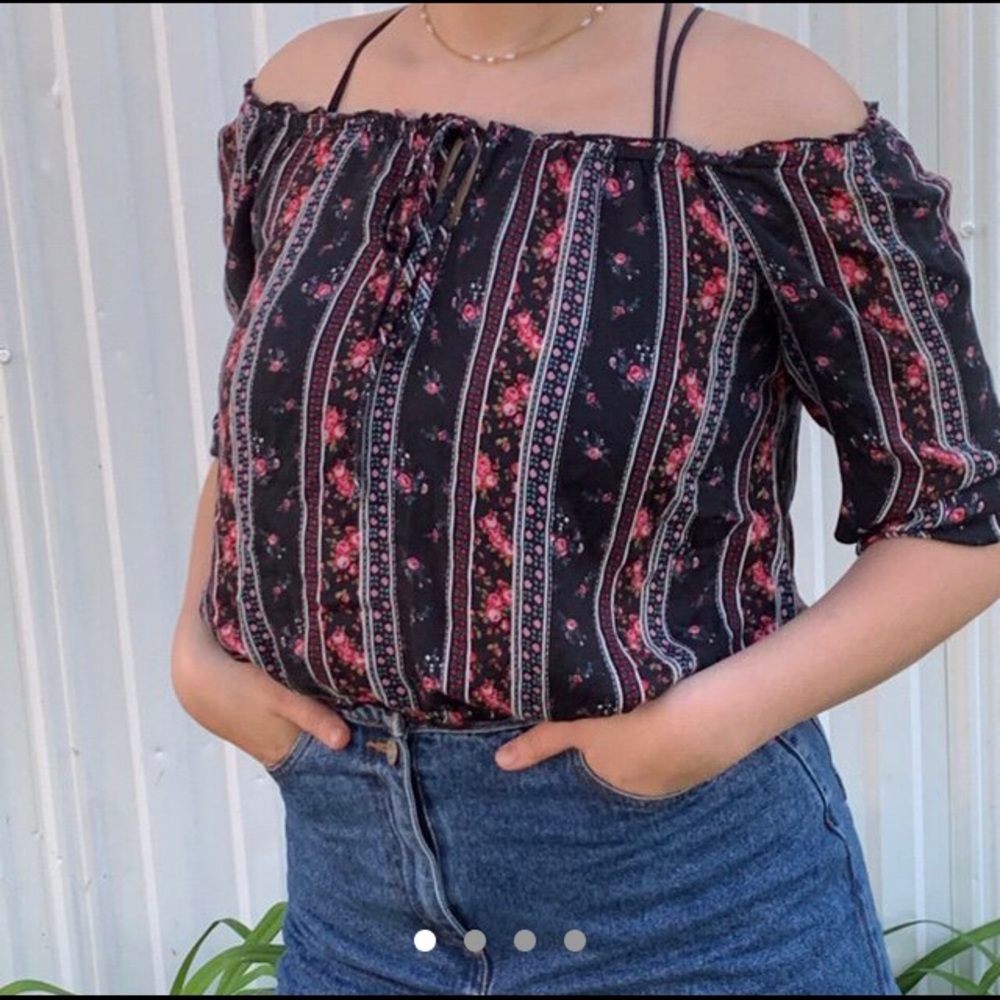 Adorable Striped Floral Off The Shoulder Top 💐